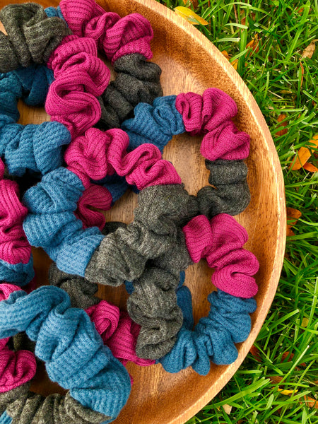 knit scrappy scrunchie