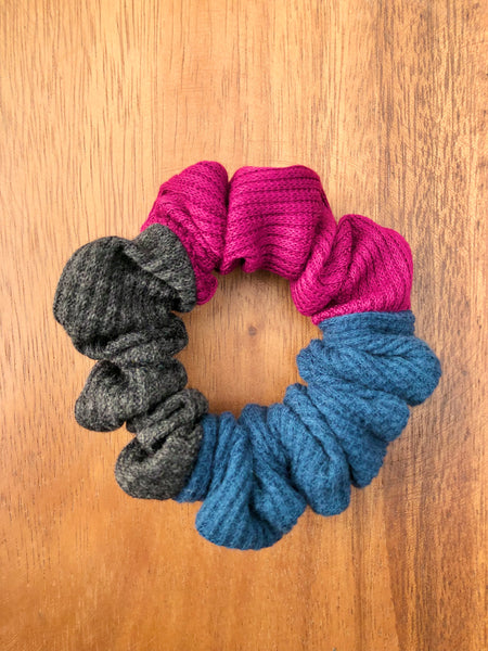 knit scrappy scrunchie